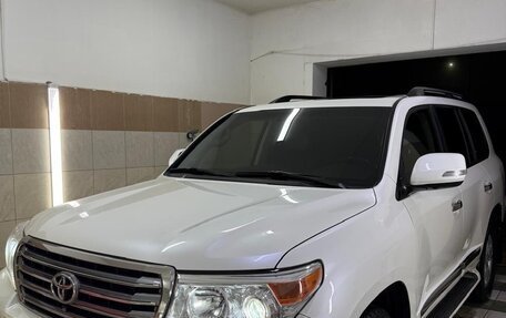 Toyota Land Cruiser 200, 2014 год, 3 950 000 рублей, 4 фотография