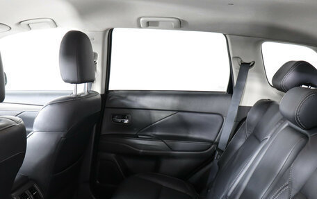 Mitsubishi Outlander III рестайлинг 3, 2021 год, 2 797 000 рублей, 12 фотография