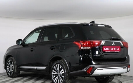 Mitsubishi Outlander III рестайлинг 3, 2021 год, 2 797 000 рублей, 7 фотография