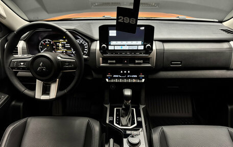 Mitsubishi L200, 2024 год, 5 300 000 рублей, 10 фотография