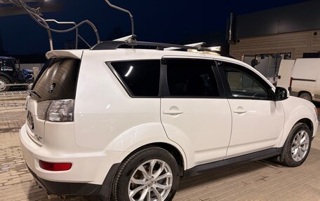 Mitsubishi Outlander III рестайлинг 3, 2010 год, 950 000 рублей, 5 фотография