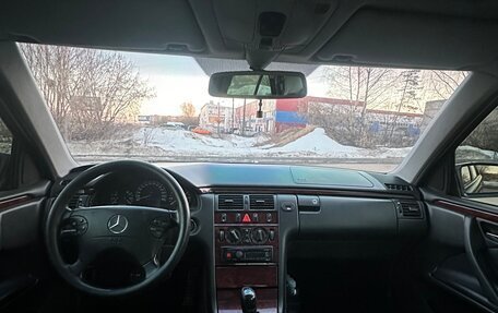 Mercedes-Benz E-Класс, 2001 год, 470 000 рублей, 12 фотография