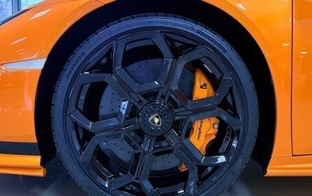 Lamborghini Huracán, 2024 год, 35 000 000 рублей, 9 фотография