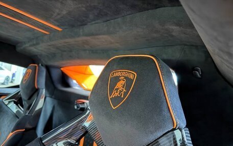 Lamborghini Huracán, 2024 год, 35 000 000 рублей, 14 фотография