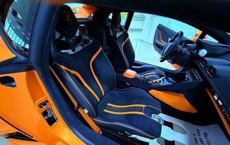 Lamborghini Huracán, 2024 год, 35 000 000 рублей, 13 фотография