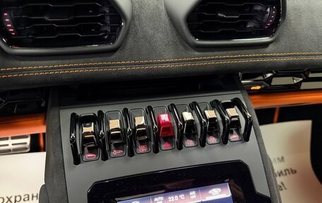 Lamborghini Huracán, 2024 год, 35 000 000 рублей, 18 фотография