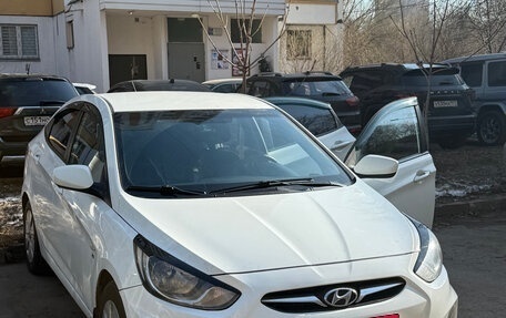 Hyundai Solaris II рестайлинг, 2013 год, 720 000 рублей, 2 фотография