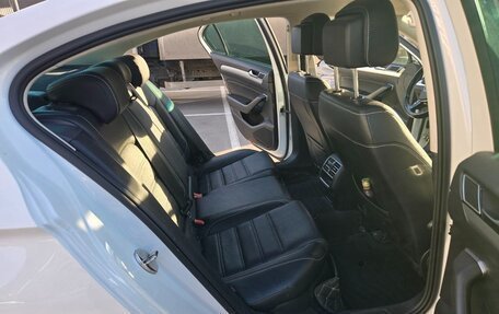 Volkswagen Passat B8 рестайлинг, 2015 год, 1 600 000 рублей, 8 фотография