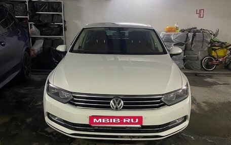 Volkswagen Passat B8 рестайлинг, 2015 год, 1 600 000 рублей, 10 фотография