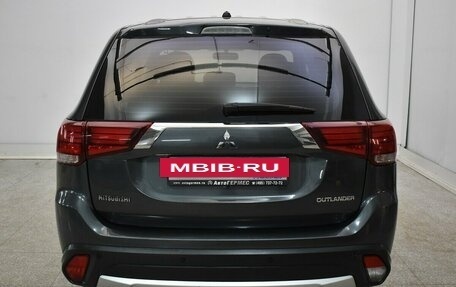 Mitsubishi Outlander III рестайлинг 3, 2016 год, 1 925 000 рублей, 3 фотография