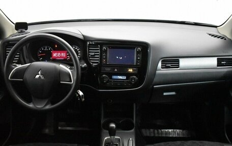 Mitsubishi Outlander III рестайлинг 3, 2016 год, 1 925 000 рублей, 5 фотография