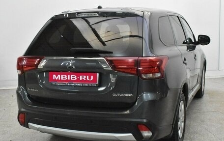 Mitsubishi Outlander III рестайлинг 3, 2016 год, 1 925 000 рублей, 4 фотография