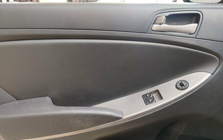 Hyundai Solaris II рестайлинг, 2015 год, 959 000 рублей, 14 фотография