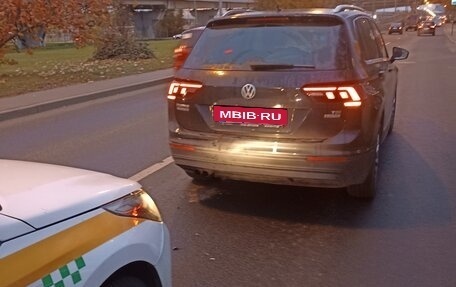 Volkswagen Tiguan II, 2017 год, 2 185 000 рублей, 16 фотография