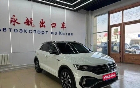 Volkswagen T-Roc I, 2022 год, 1 490 000 рублей, 3 фотография