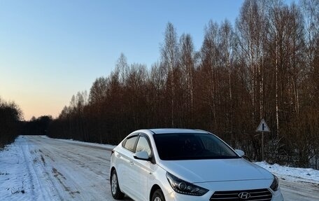 Hyundai Solaris II рестайлинг, 2018 год, 1 950 000 рублей, 1 фотография