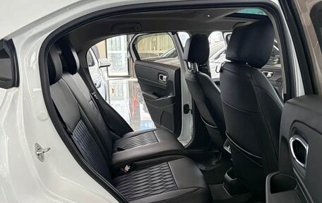 Honda Vezel, 2023 год, 1 800 000 рублей, 16 фотография