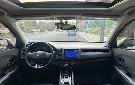 Honda Vezel, 2022 год, 1 420 000 рублей, 9 фотография