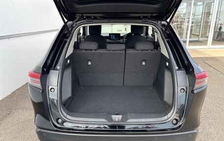 Honda Vezel, 2024 год, 2 450 000 рублей, 15 фотография