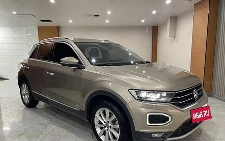Volkswagen T-Roc I, 2022 год, 1 420 000 рублей, 3 фотография