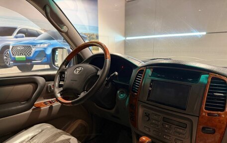 Toyota Land Cruiser 100 рестайлинг 2, 2007 год, 1 850 000 рублей, 13 фотография