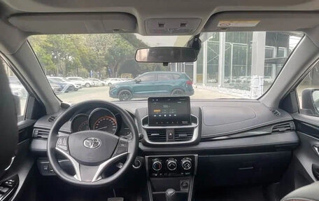 Toyota Yaris XP150 рестайлинг, 2022 год, 1 120 000 рублей, 9 фотография