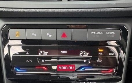 Volkswagen T-Roc I, 2023 год, 1 315 555 рублей, 18 фотография