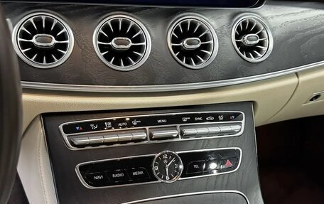 Mercedes-Benz E-Класс, 2019 год, 4 100 000 рублей, 9 фотография