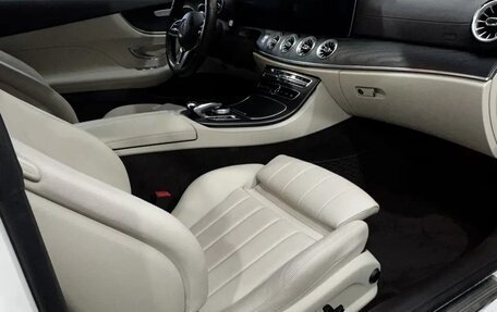 Mercedes-Benz E-Класс, 2019 год, 4 100 000 рублей, 15 фотография