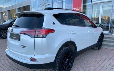 Toyota RAV4, 2019 год, 2 490 000 рублей, 4 фотография