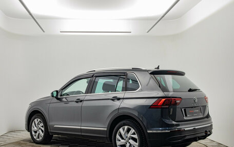 Volkswagen Tiguan II, 2021 год, 3 840 000 рублей, 3 фотография