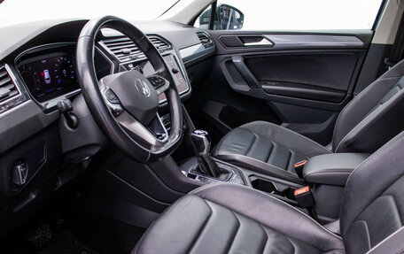 Volkswagen Tiguan II, 2021 год, 3 840 000 рублей, 10 фотография