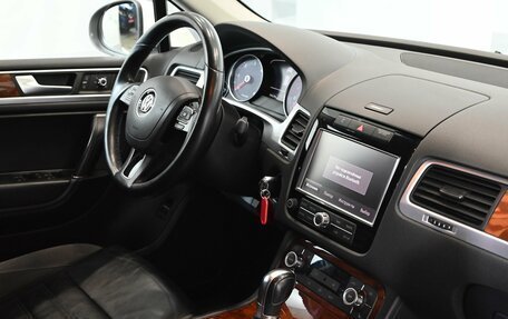 Volkswagen Touareg III, 2011 год, 2 240 000 рублей, 11 фотография