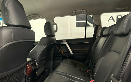 Toyota Land Cruiser Prado 150 рестайлинг 2, 2017 год, 3 899 000 рублей, 12 фотография