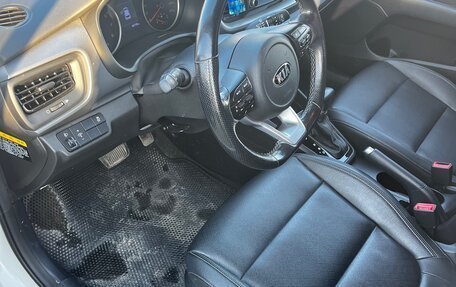 KIA Stonic, 2019 год, 1 800 000 рублей, 14 фотография