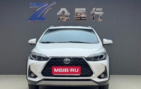 Toyota Yaris XP150 рестайлинг, 2023 год, 1 260 000 рублей, 2 фотография