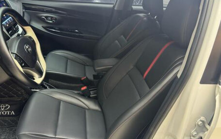 Toyota Yaris XP150 рестайлинг, 2023 год, 1 260 000 рублей, 5 фотография
