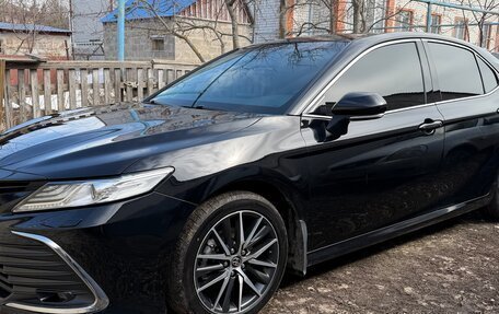 Toyota Camry, 2021 год, 3 200 000 рублей, 1 фотография