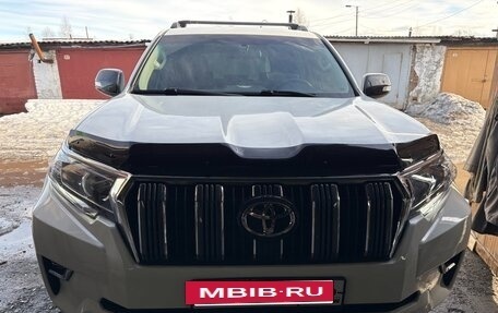 Toyota Land Cruiser Prado 150 рестайлинг 2, 2018 год, 3 800 000 рублей, 6 фотография