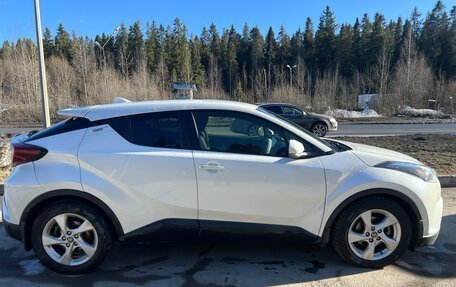 Toyota C-HR I рестайлинг, 2019 год, 2 500 000 рублей, 6 фотография