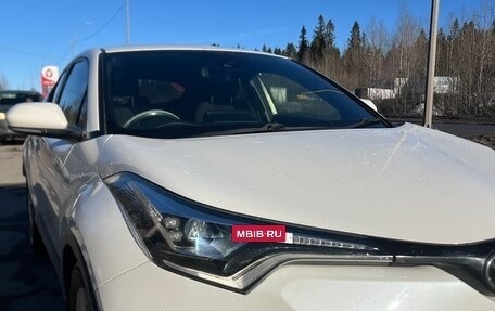 Toyota C-HR I рестайлинг, 2019 год, 2 500 000 рублей, 3 фотография