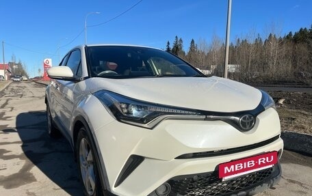 Toyota C-HR I рестайлинг, 2019 год, 2 500 000 рублей, 4 фотография
