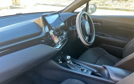 Toyota C-HR I рестайлинг, 2019 год, 2 500 000 рублей, 11 фотография