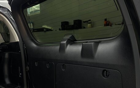 Toyota Land Cruiser Prado 150 рестайлинг 2, 2018 год, 4 480 000 рублей, 8 фотография