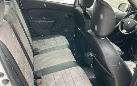 Renault Logan II, 2017 год, 500 000 рублей, 16 фотография