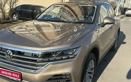 Volkswagen Touareg III, 2018 год, 5 700 000 рублей, 1 фотография