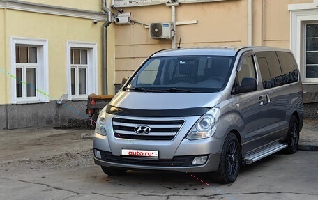 Hyundai H-1 II рестайлинг, 2013 год, 2 500 000 рублей, 1 фотография