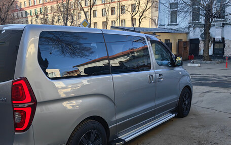 Hyundai H-1 II рестайлинг, 2013 год, 2 500 000 рублей, 11 фотография