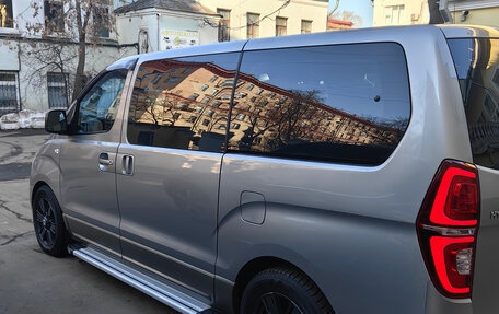 Hyundai H-1 II рестайлинг, 2013 год, 2 500 000 рублей, 12 фотография