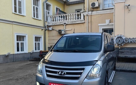 Hyundai H-1 II рестайлинг, 2013 год, 2 500 000 рублей, 5 фотография